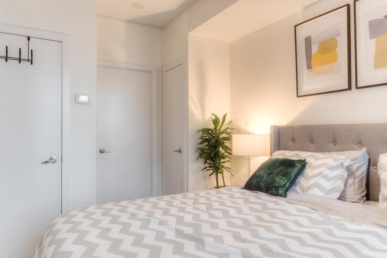Stylish Newly Furnished Condo With Beautiful Lake View Toronto Eksteriør bilde