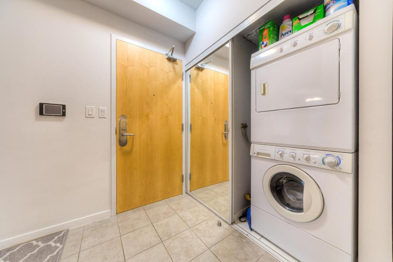 Stylish Newly Furnished Condo With Beautiful Lake View Toronto Eksteriør bilde