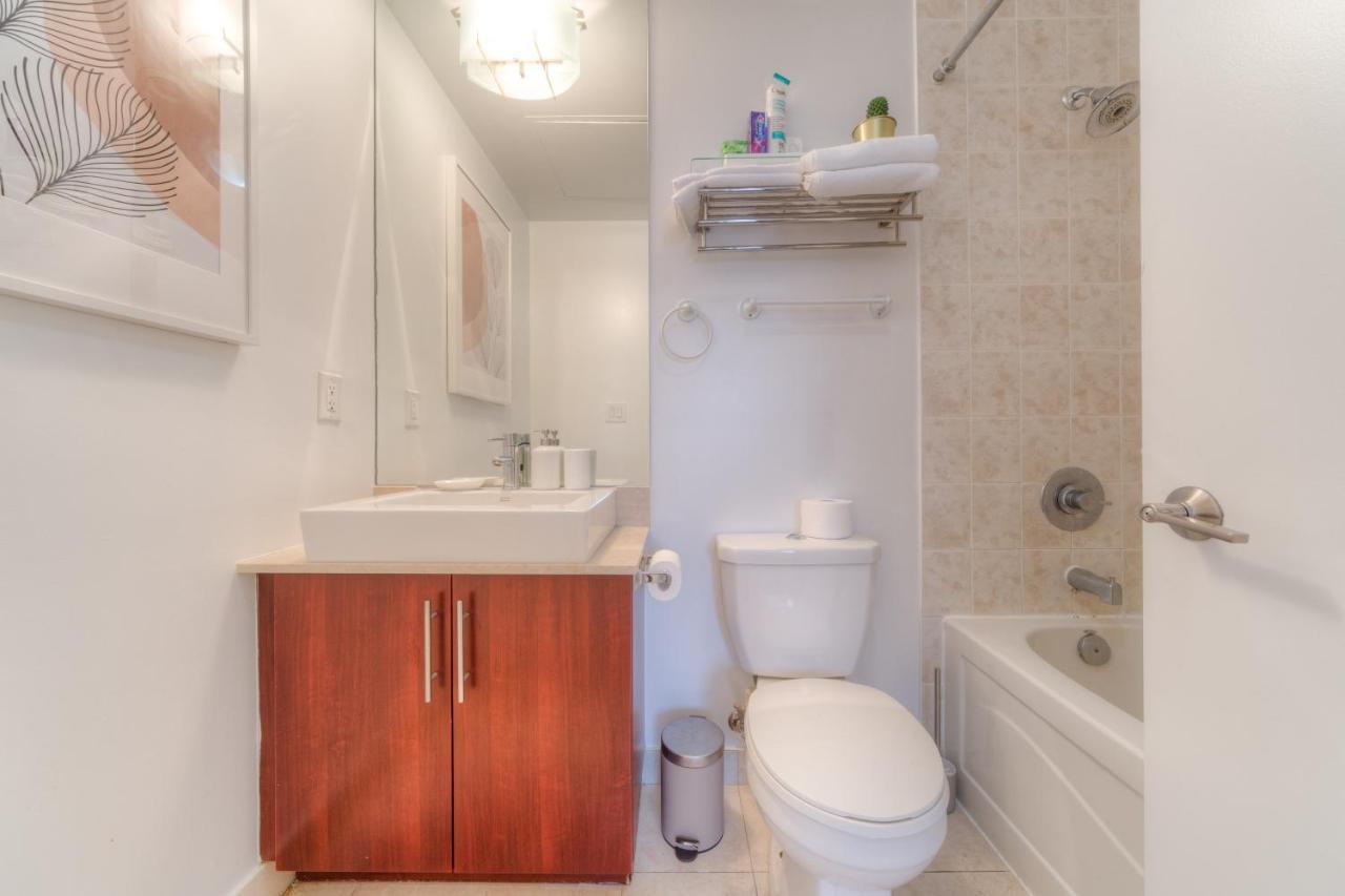 Stylish Newly Furnished Condo With Beautiful Lake View Toronto Eksteriør bilde